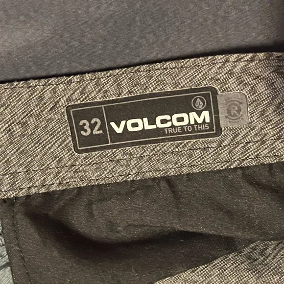 Volcom Shorts - Picture 4 of 4